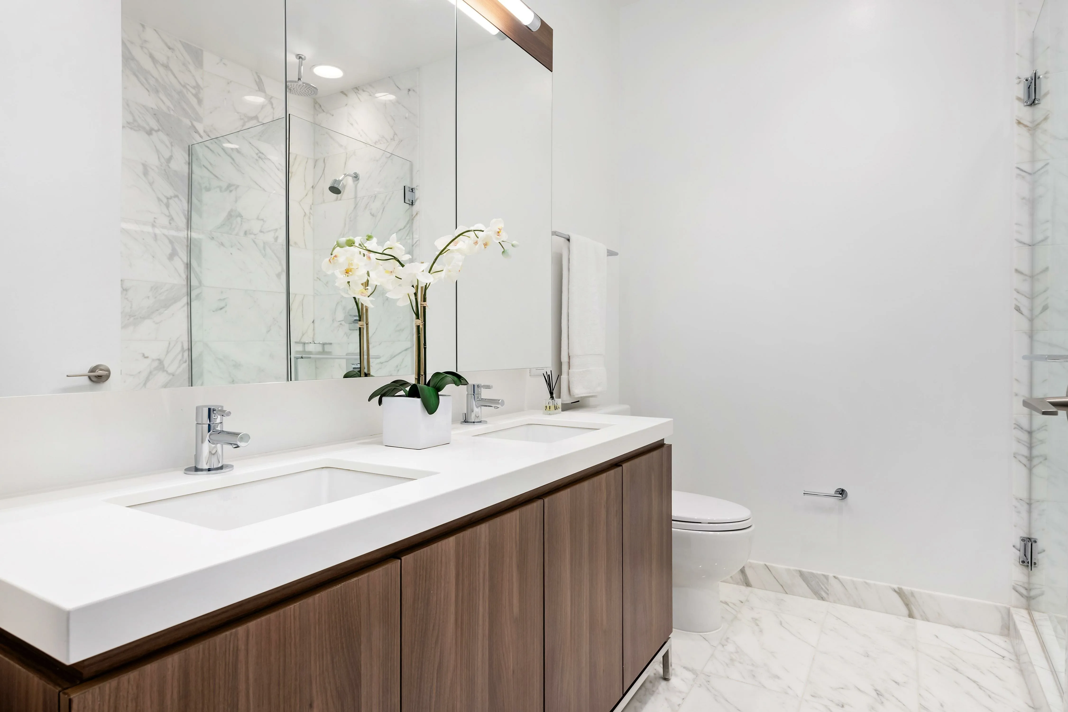 a double vanity bathroom in a luxury home