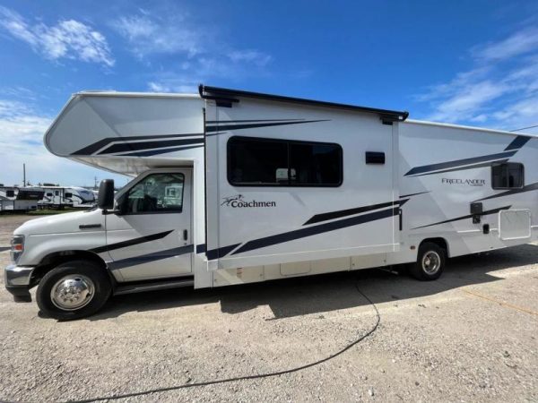 New 2023 Coachmen RV Freelander 30BH - Image 17